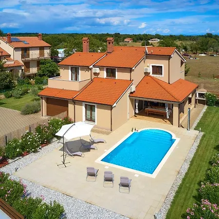 Villa Bartona For 8 Persons With Private Swimmingpool