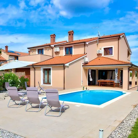 Bartona For 8 Persons With Private Swimmingpool Villa Pula