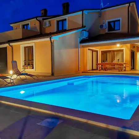 Villa Bartona For 8 Persons With Private Swimmingpool *