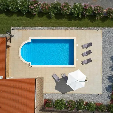 Villa Bartona For 8 Persons With Private Swimmingpool *