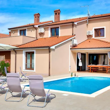 Bartona For 8 Persons With Private Swimmingpool * Póla