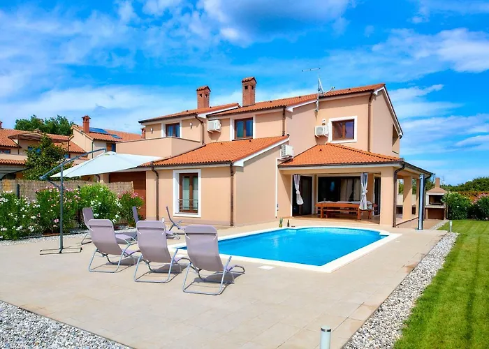Bartona For 8 Persons With Private Swimmingpool Villa Pula