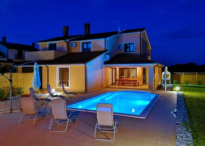 Bartona For 8 Persons With Private Swimmingpool *