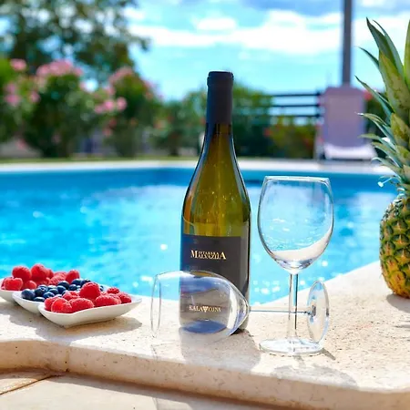 Villa Bartona For 8 Persons With Private Swimmingpool *