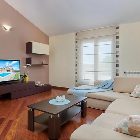 Bartona For 8 Persons With Private Swimmingpool Пула