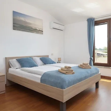 Villa Bartona For 8 Persons With Private Swimmingpool *