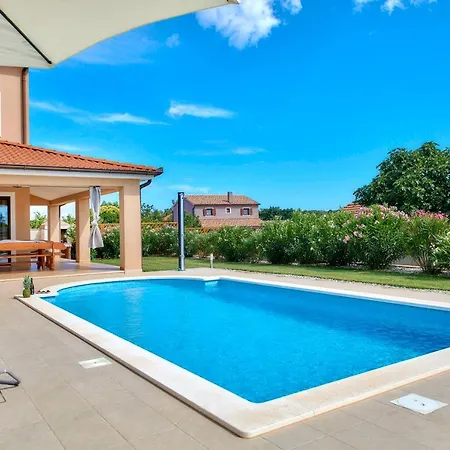 Bartona For 8 Persons With Private Swimmingpool Villa Pola