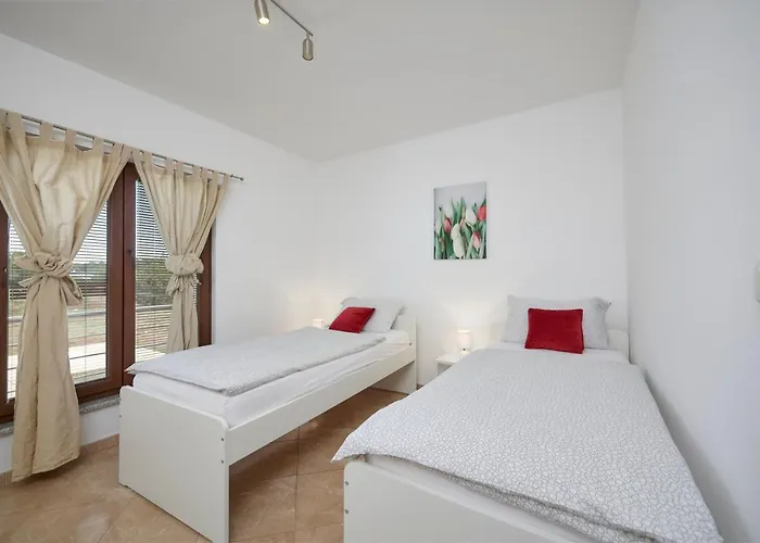 Bartona For 8 Persons With Private Swimmingpool * Pula