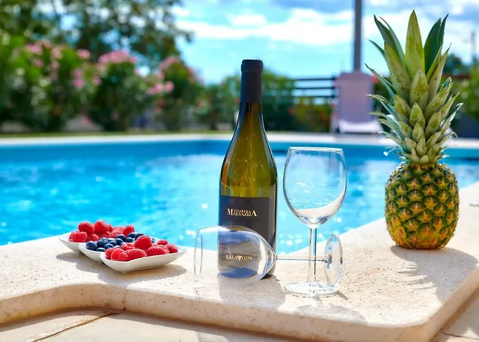 Villa Bartona For 8 Persons With Private Swimmingpool *