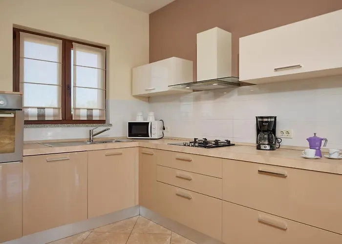 Bartona For 8 Persons With Private Swimmingpool Villa Pula