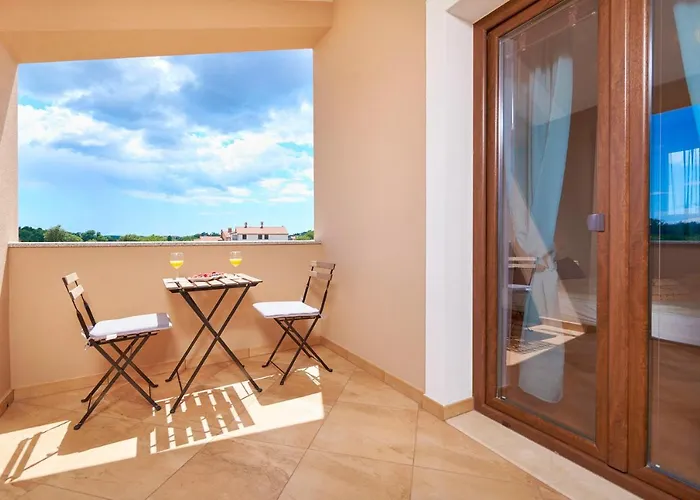 Bartona For 8 Persons With Private Swimmingpool Pula