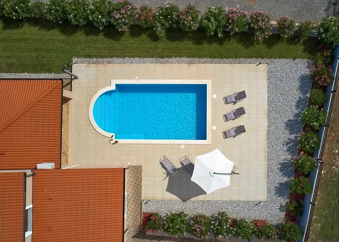 Villa Bartona For 8 Persons With Private Swimmingpool *