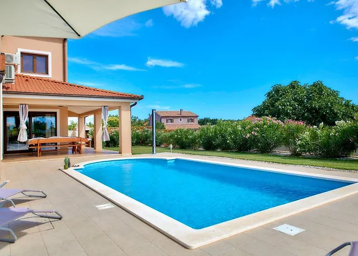 Bartona For 8 Persons With Private Swimmingpool Vila Pula