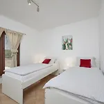 Bartona For 8 Persons With Private Swimmingpool * Pula