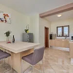 Villa Bartona For 8 Persons With Private Swimmingpool Pula