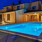 Villa Bartona For 8 Persons With Private Swimmingpool *