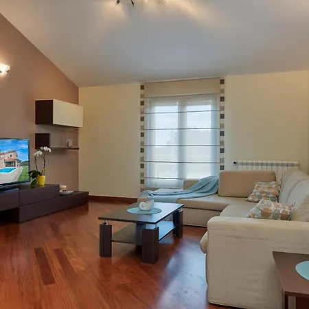 Bartona For 8 Persons With Private Swimmingpool *