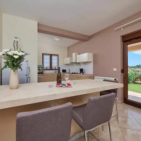 Bartona For 8 Persons With Private Swimmingpool Vila Pula