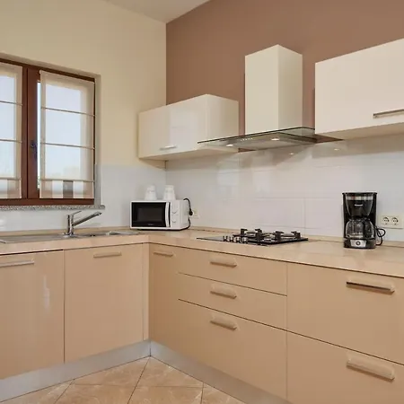 Bartona For 8 Persons With Private Swimmingpool Vila Pula