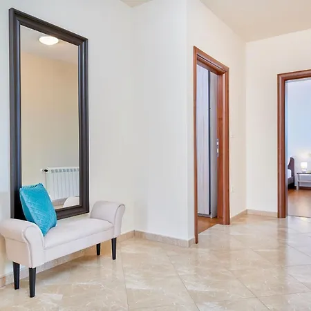 Bartona For 8 Persons With Private Swimmingpool Vila *
