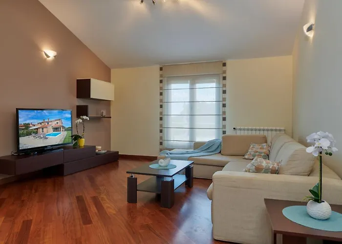 Bartona For 8 Persons With Private Swimmingpool *