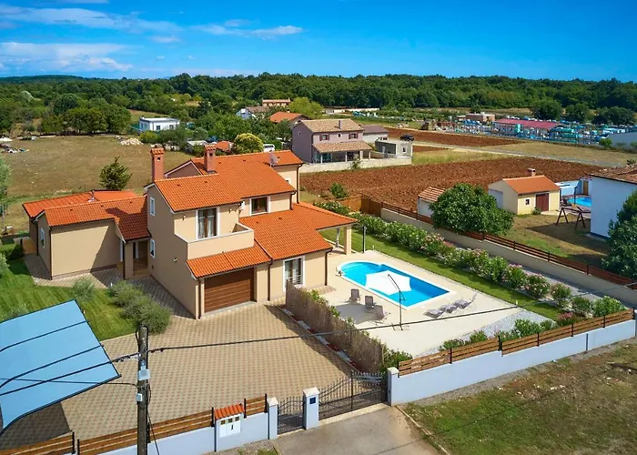 Bartona For 8 Persons With Private Swimmingpool Villa Pula